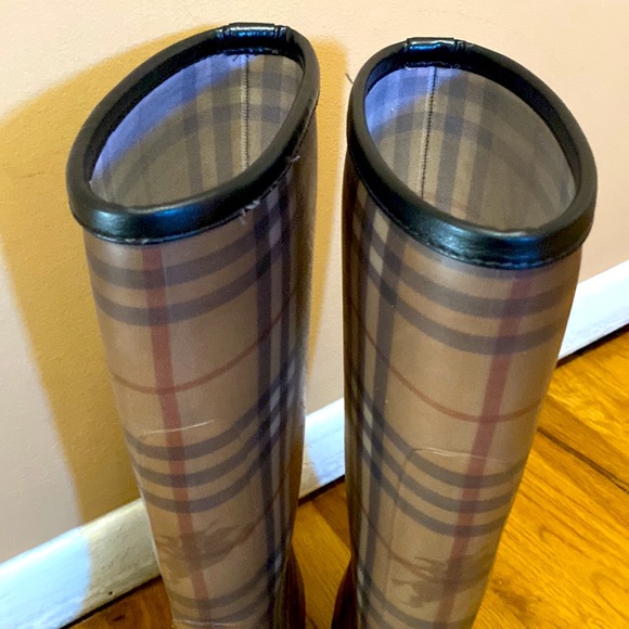 Burberry check rain boots * **PRICED TO SELL!*** - Picture 2 of 6